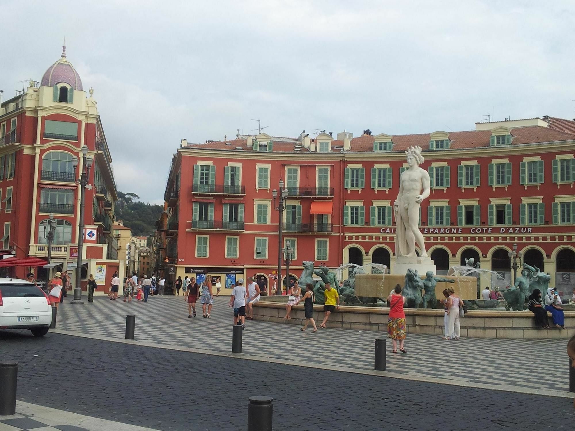 In Saint-raphael, With Pool Access And Furnished Terrace - 5 Km *